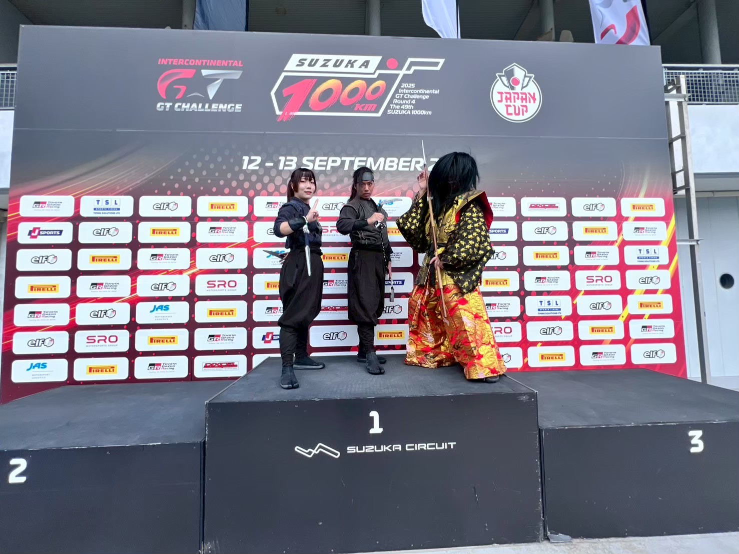 MICE・向け忍者ショー｜鈴鹿1000km Japan Cup表彰台での忍者隠密隊