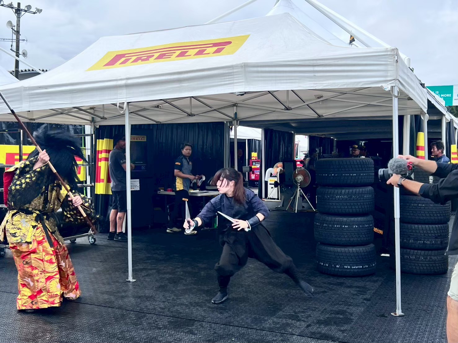 商業施設・展示会対応 忍者ショー｜鈴鹿サーキットピットでの出張パフォーマンス