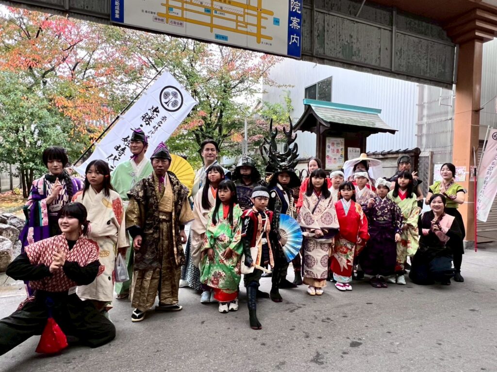 桑名商工まつり 忠勝千姫行列　着付け体験と寺町商店街の散策の様子