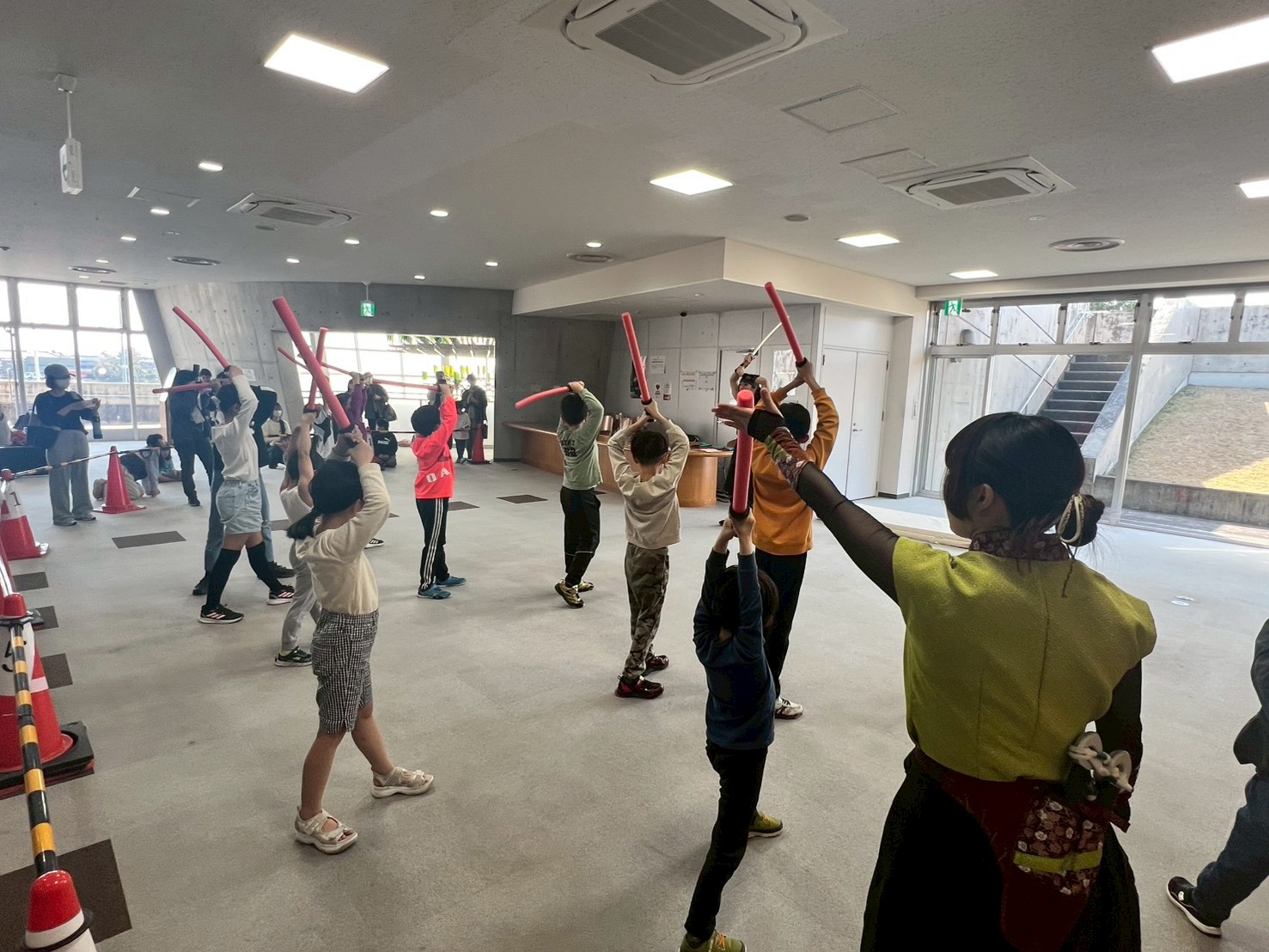 忍者チャンバラ教室・子どもたちが参加している様子